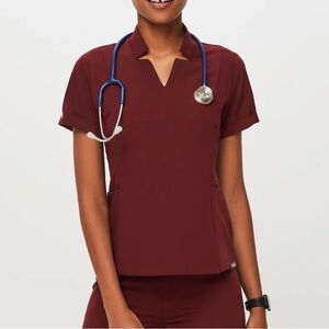FIGS- Inala Slim Scrub Top in burgundy